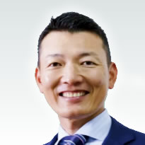 三輪 康信 氏